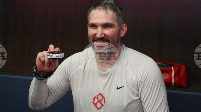 Александър Овечкин отбеляза гол номер 900 в кариерата си в НХЛ и Вашингтон Кепиталс победи Сейнт Луис Блус