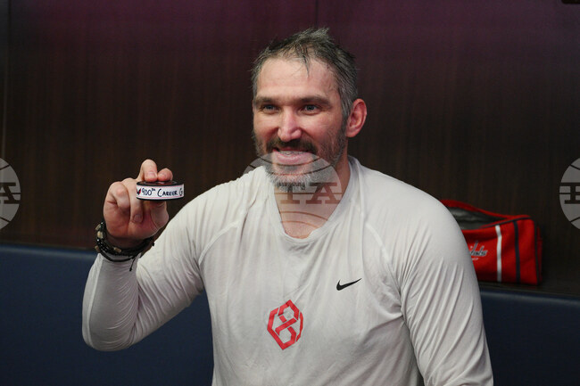 Александър Овечкин отбеляза гол номер 900 в кариерата си в НХЛ и Вашингтон Кепиталс победи Сейнт Луис Блус