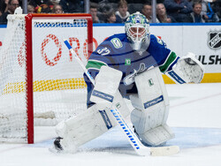 Blackhawks Canucks Hockey