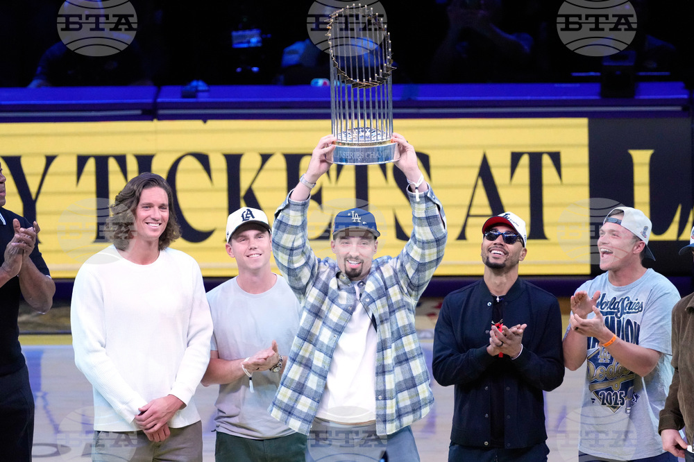 Spurs Lakers Basketball