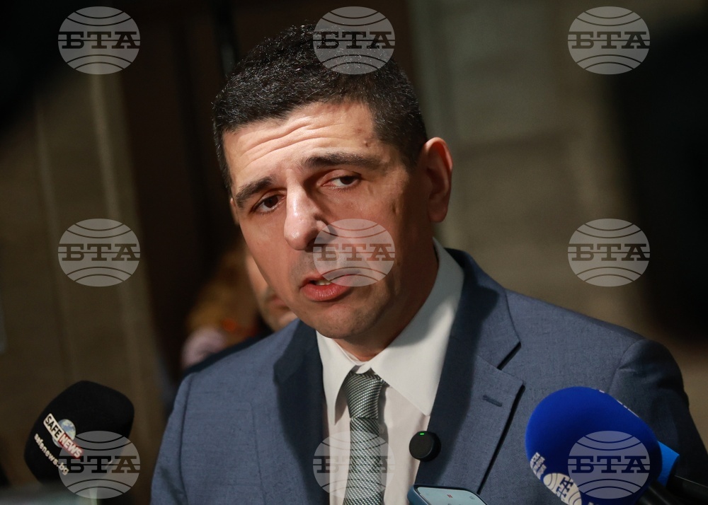 България спешно трябва да поиска резервите си от гориво в чужбина, каза Ивайло Мирчев от „Да, България“