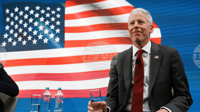 Три енергийни компании подписаха договор за проучвателни сондажи за природен газ в Йонийско море