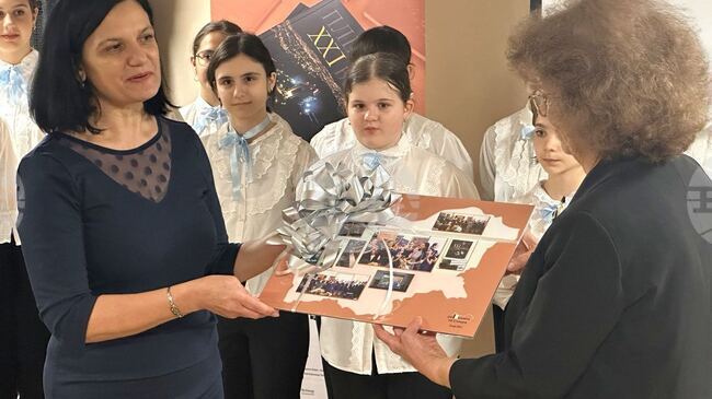 Училищни и читалищни библиотеки получиха като дарение книгата „Плевен в XXI век“ на журналистката Силвия Златкова