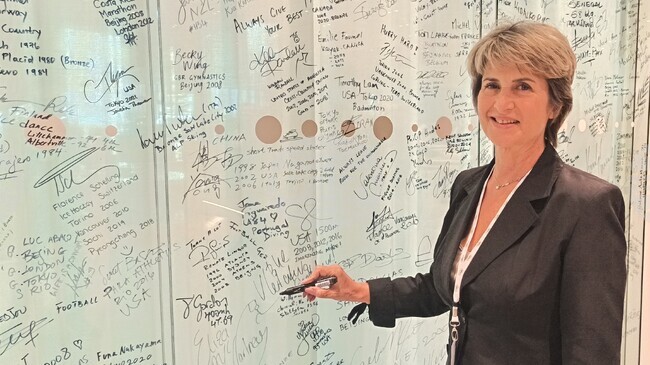 Весела Лечева се подписа на стената на олимпийците в МОК и проведе разговор за Милано-Кортина