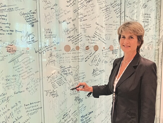 Весела Лечева се подписа на стената на олимпийците в МОК и проведе разговор за Милано-Кортина 2026