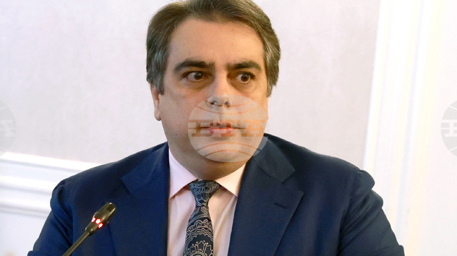 Нито едно правителство досега не си е позволявало такъв рекет и удар върху българите, каза по повод бюджета за 2026 г. Асен Василев