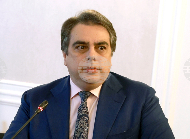 Нито едно правителство досега не си е позволявало такъв рекет и удар върху българите, каза по повод бюджета за 2026 г. Асен Василев