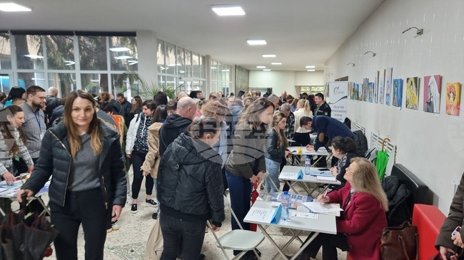 Есенно издание на трудова борса, организирана от Дирекция "Бюро по труда", започна в Добрич