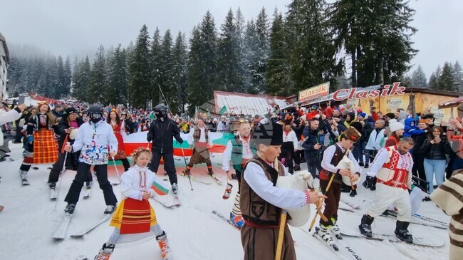 В Пампорово отбелязват 3 март с голямо ски спускане с носии от връх Снежанка 