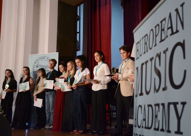 Община Варна: Наградиха лауреатите в Х Международен флейтов конкурс