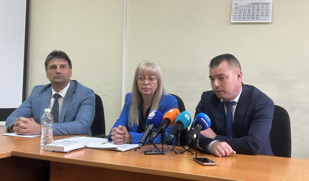 АП София: Задържани са петима участници в ОПГ, занимавала се с незаконно подпомагане на мигранти на територията на Софийска област