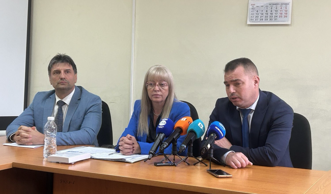 АП София: Задържани са петима участници в ОПГ, занимавала се с незаконно подпомагане на мигранти на територията на Софийска област