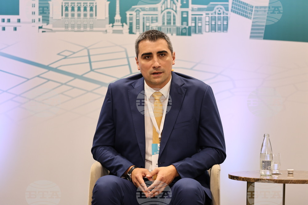 Очаквам новите общински съветници да бъдат конструктивни, да загубим по-малко време в злободневни теми, каза кметът на Пазарджик Петър Куленски