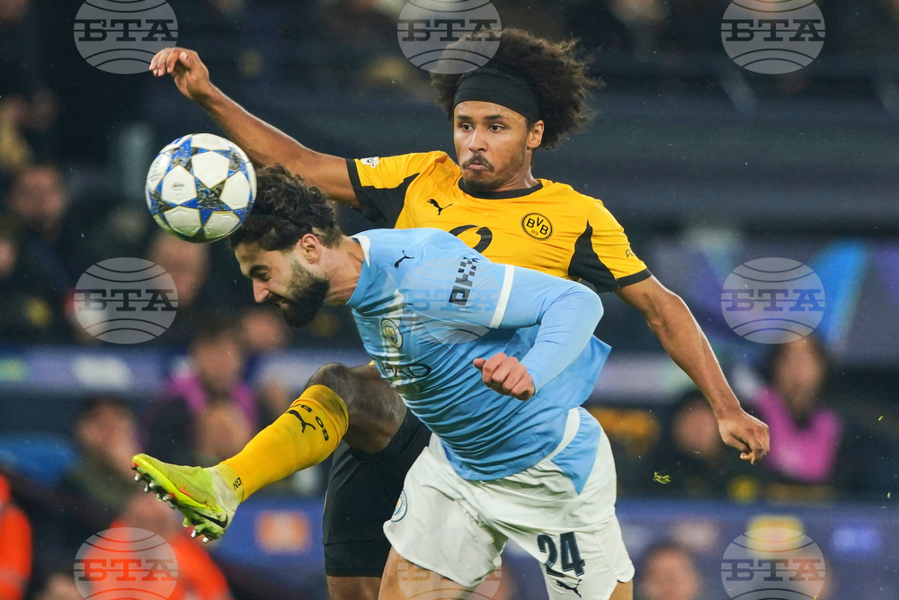 Нападателят на Борусия Дортмунд Адейеми е глобен за притежание на оръжие