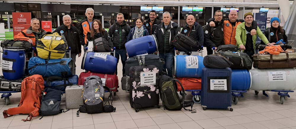 Днес сутринта към остров Ливингстън замина първата група от XXXIV Българска антарктическа експедиция