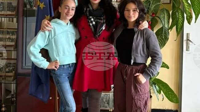 Шестокласничката Александра Стаменова стана първа в света на олимпиада по креативно програмиране