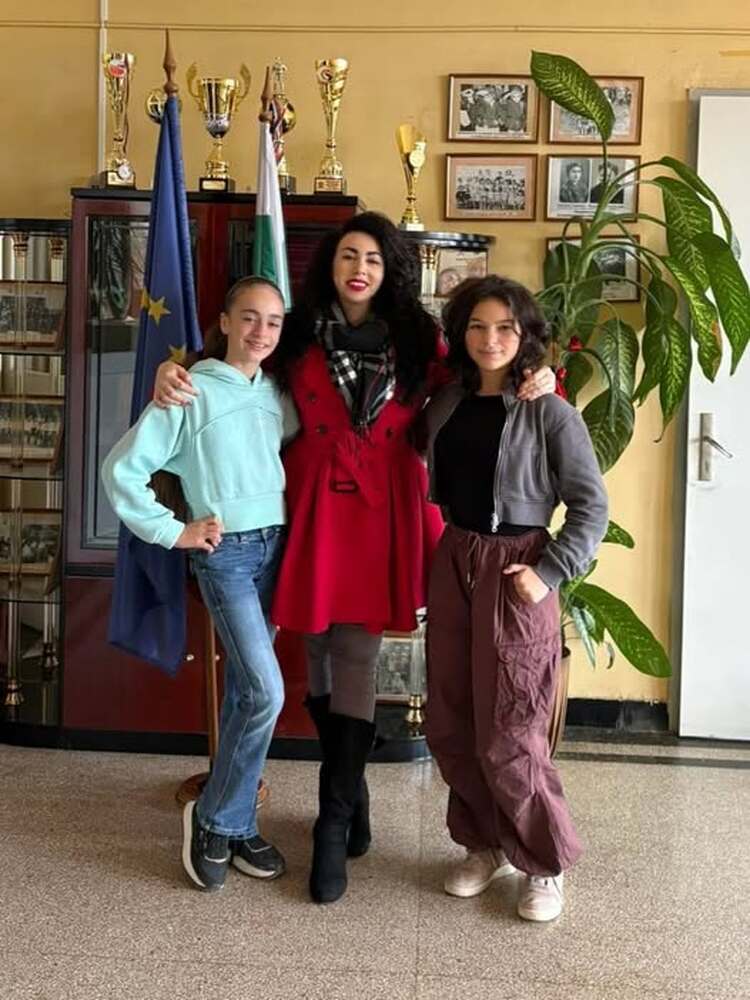 Шестокласничката Александра Стаменова стана първа в света на олимпиада по креативно програмиране