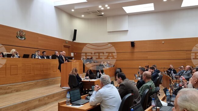 Общинският съвет в Пловдив отложи за следващата сесия възлагането на обществена поръчка за градския транспорт в града