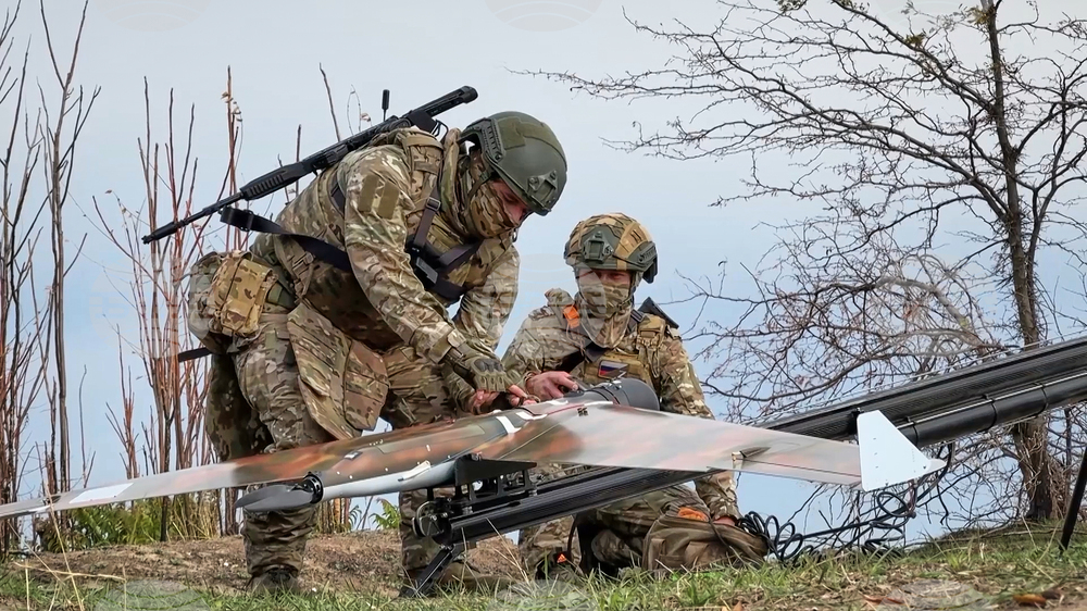 Жена загина, след като руски дрон порази къща в село в Харковска област 