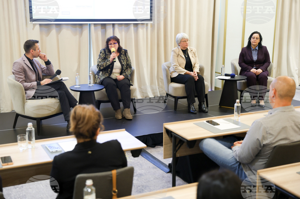 Директори на професионални гимназии представиха опита си в дуалното обучение на образователен форум