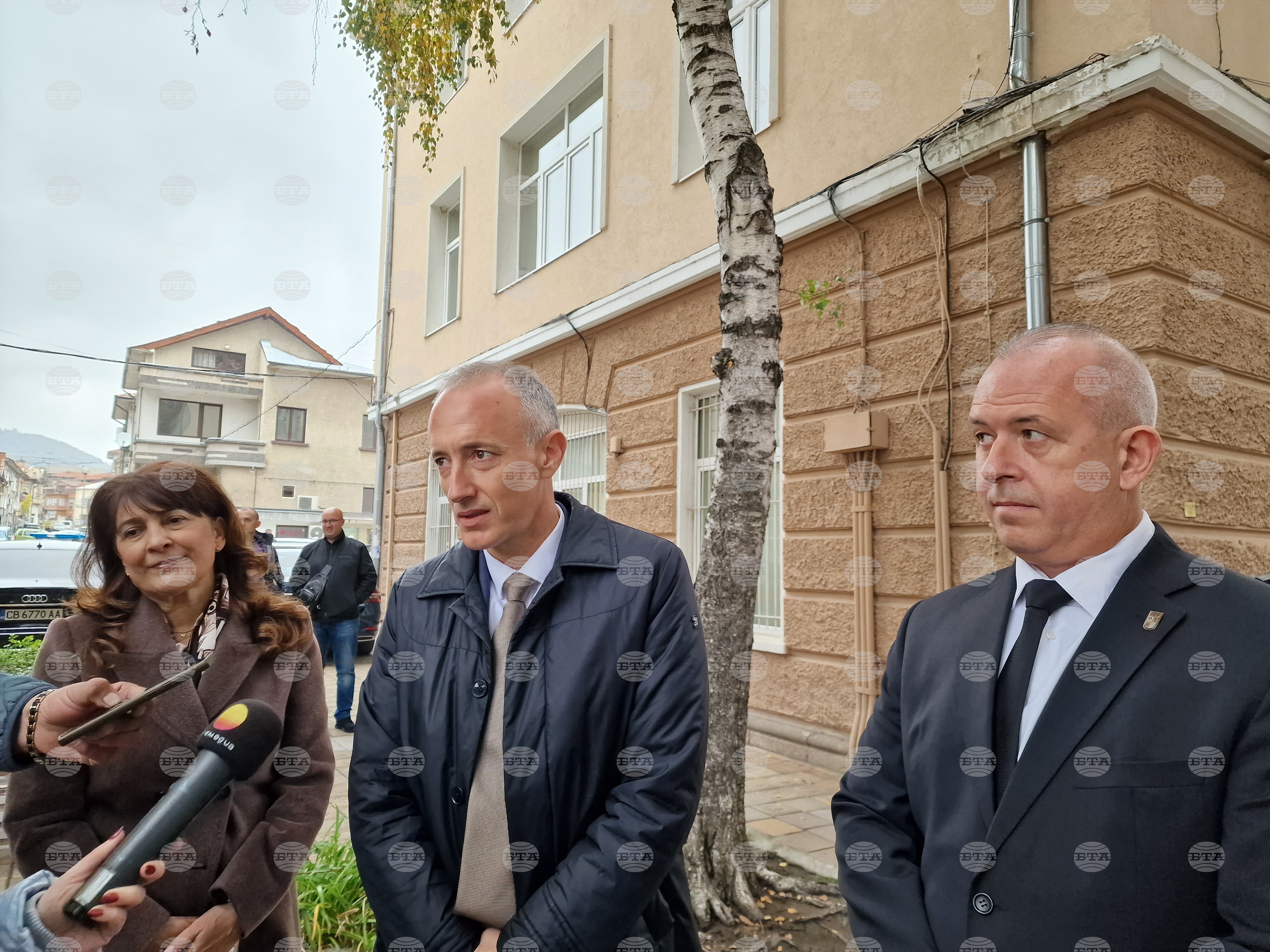 Децата и учениците губят много време в онлайн пространството, каза министърът на образованието Красимир Вълчев