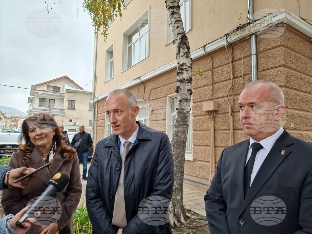 Education Minister Warns that Children Waste Much Time on Smart Devices