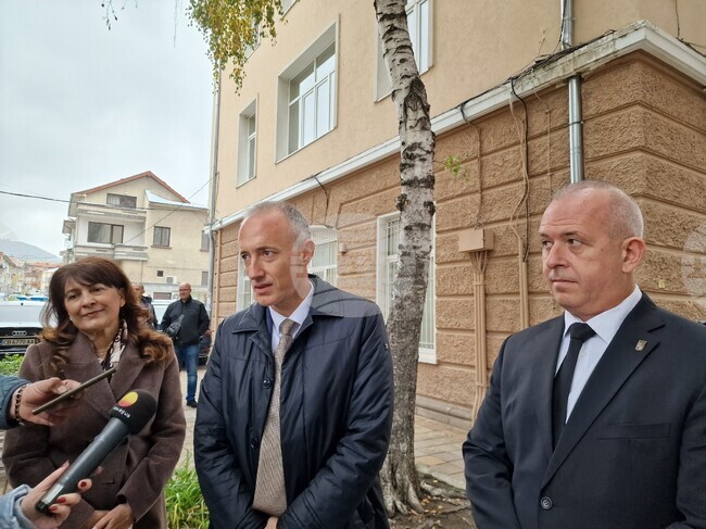 Education Minister Warns that Children Waste Much Time on Smart Devices