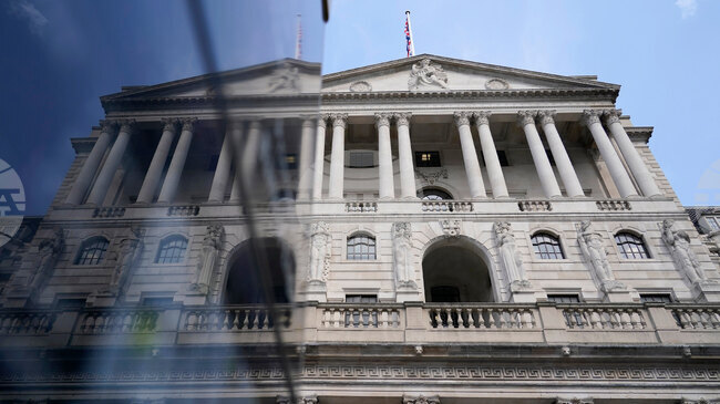 "Банк ъв Ингланд" запази с малко мнозинство основната лихва без промяна преди приемането на бюджета 