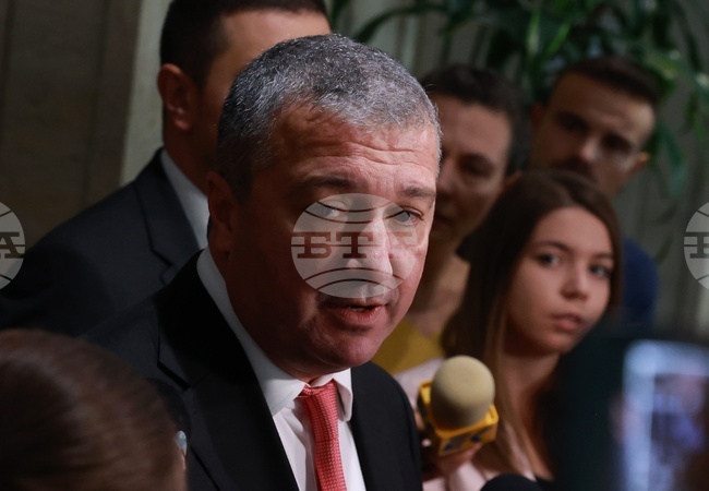 Работодателите да се върнат на масата за разговори за бюджета, призова Драгомир Стойнев