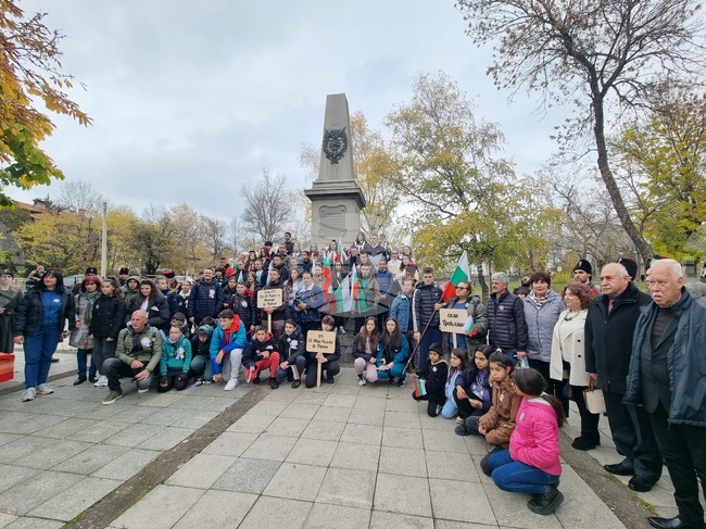 С поход и тържествена церемония в Брезник отбелязаха 140-ата годишнина от Сръбско-българската война и водената край града битка