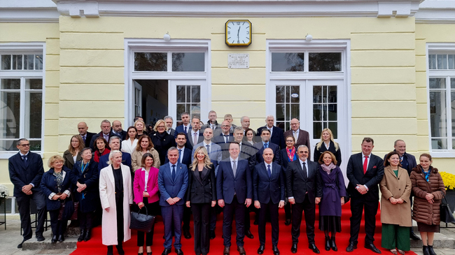 Вицепремиерът Гроздан Караджов каза, че инвестицията в Коридор №8 ще бъде над 1,2 милиарда евро