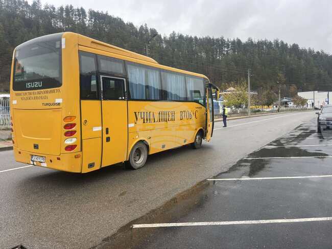 Шофьор от Неделино почина от инфаркт зад волана на ученически автобус