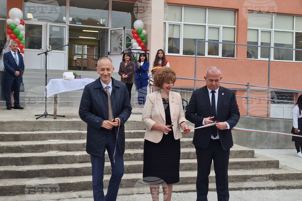 Откриването на едно обновено училище е празник, каза министърът на образованието и науката Красимир Вълчев в Пещера