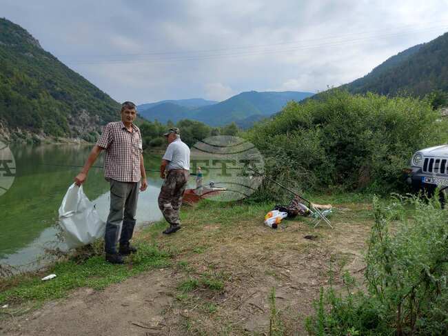 По сигнал от рибар инспектори на ИАРА в Смолян заловиха на река Арда двама нарушители