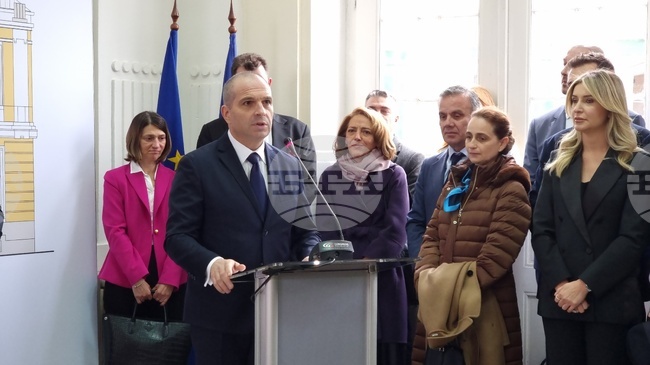 Историята ни е оставила планини и граници, но нашето поколение трябва да изгради тунелите и мостовете, каза Гроздан Караджов в Гюешево