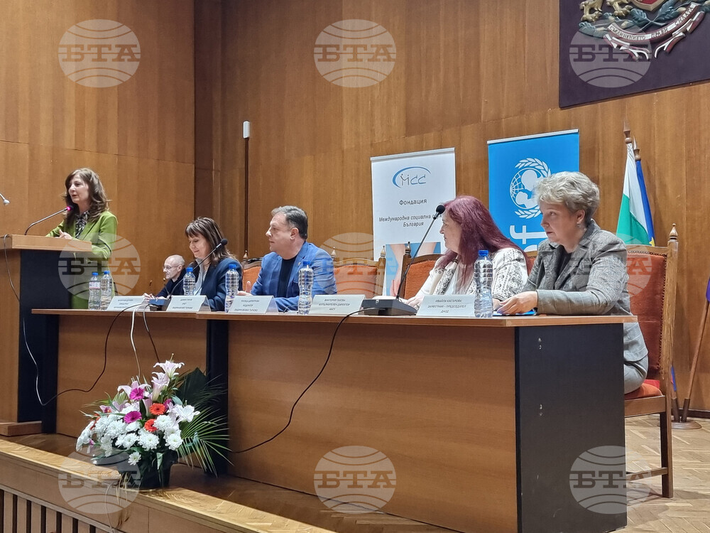 Над 200 са участниците в национална конференция, посветена на резидентната грижа за деца в България, която беше открита във Велико Търново