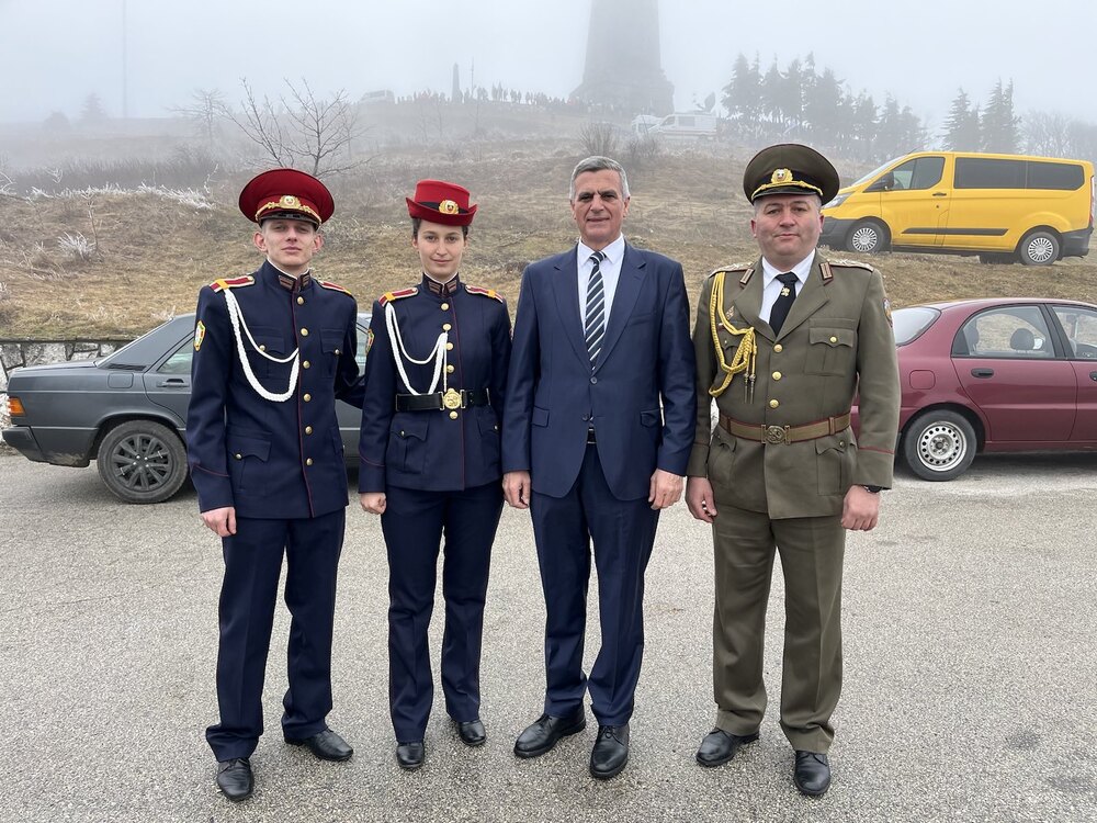 ПП “Български възход”: Лидерът на „Български възход“ Стефан Янев се поклони пред паметника на загиналите за свободата на България