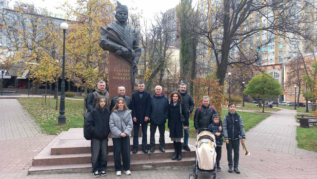 Представители на българската общност в Киев отбелязаха Деня на народните будители пред паметника на Капитан Петко войвода