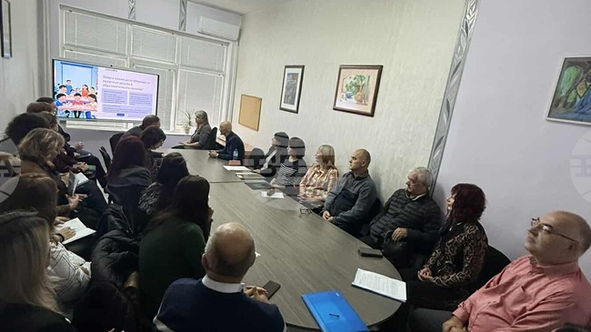 За да задържим децата в училище, работим в екип, казва Здравка Динчева, директор на ОУ “Христо Ботев“ в омуртагското село Камбурово