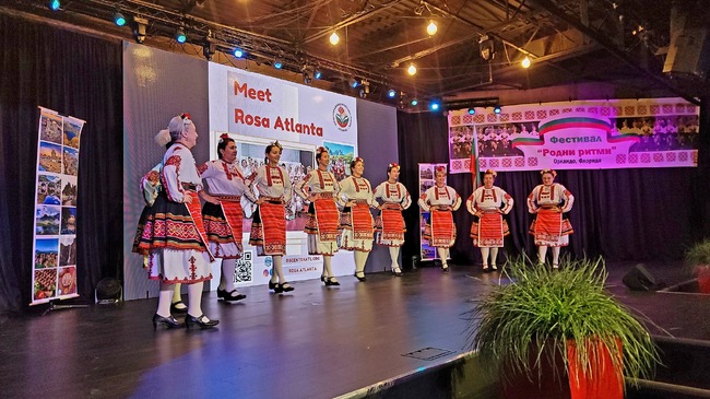 Фолклорната група „Роса” към Българо-американския културен център в Атланта участва във фестивала "Родни ритми” в Орландо