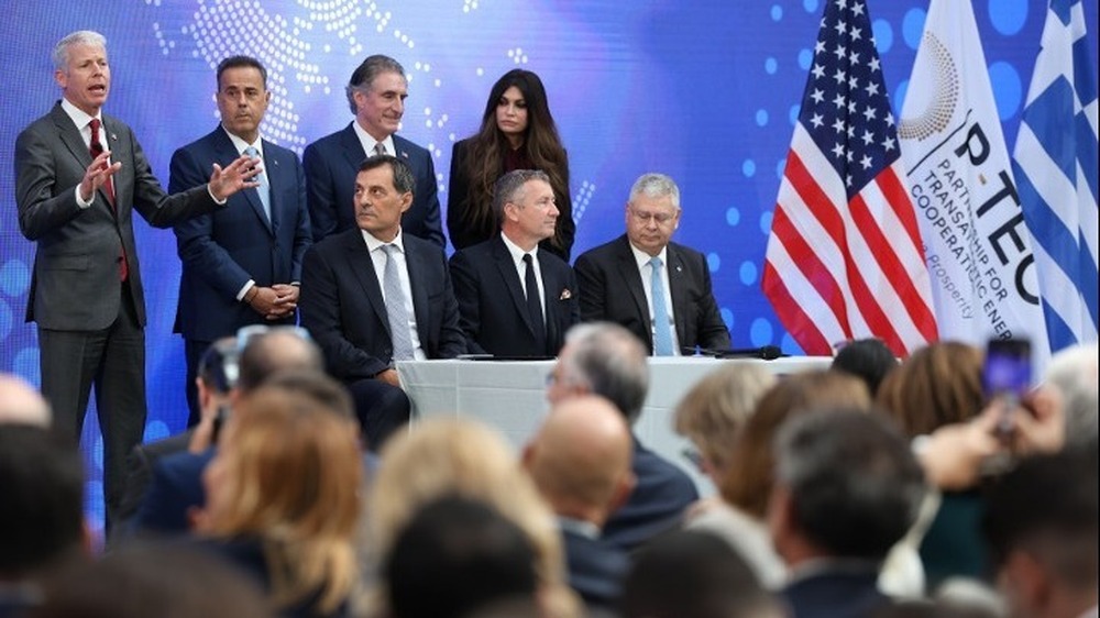 АНА-МПА: Гръцкият енергиен министър Ставрос Папаставру представи важни споразумения за проучване на въглеводороди в Гърция