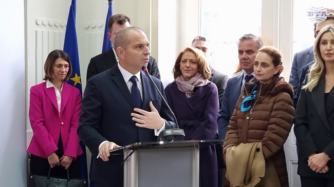 Историята ни е оставила планини и граници, но нашето поколение трябва да изгради тунелите и мостовете, каза Гроздан Караджов в Гюешево