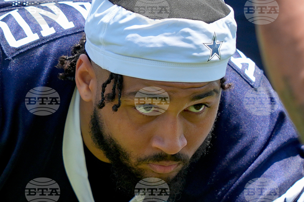 Obit Kneeland Football