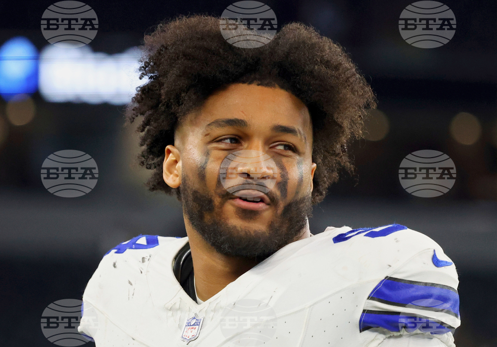 Obit Kneeland Football