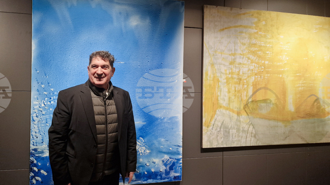 Аз измервам времето с мигове, каза пред БТА Греди Асса на изложбата "Продължителността на деня"