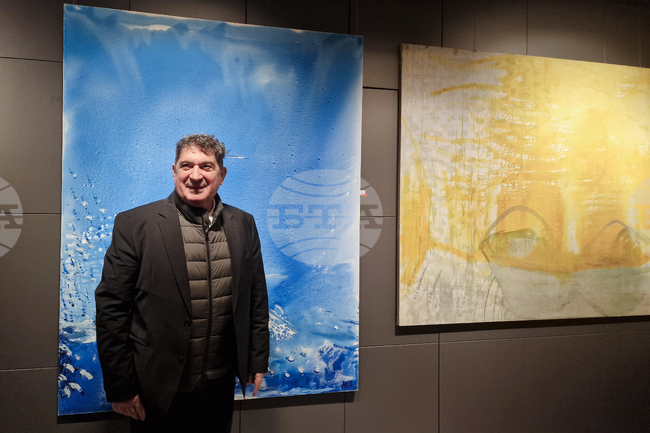 Аз измервам времето с мигове, каза пред БТА Греди Асса на изложбата "Продължителността на деня"