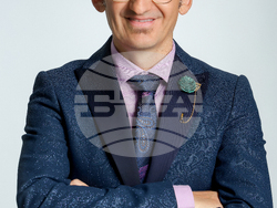 Ники Станоев стартира късно шоу на сцена, снимка – „Голям праз“