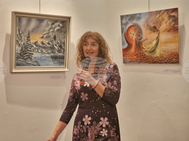 Ели Маринова не просто рисува, а споделя светлина, каза проф. д-р Росица Ангелова при откриването на изложбата „Виталност“ в Разград 