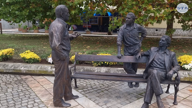 В град Левски беше открита скулптурната композиция “Земляците“, посветена на Григор Вачков, Георги Парцалев и Дончо Цончев