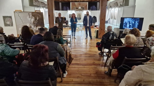 Регионалният исторически музей във Велико Търново подреди изложба с новопостъпилите през тази година дарения